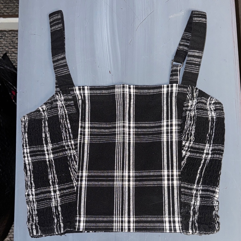 Hollister Black and White Checkered Crop Top